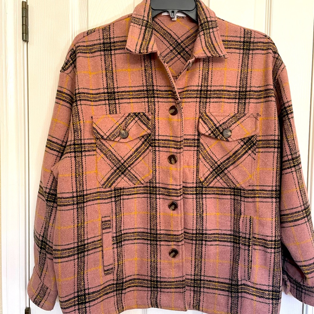 Nice Shacket, new with out tag.  Rose/ mauve.
